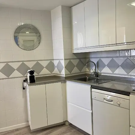 Bonito Con Piscina Daire *